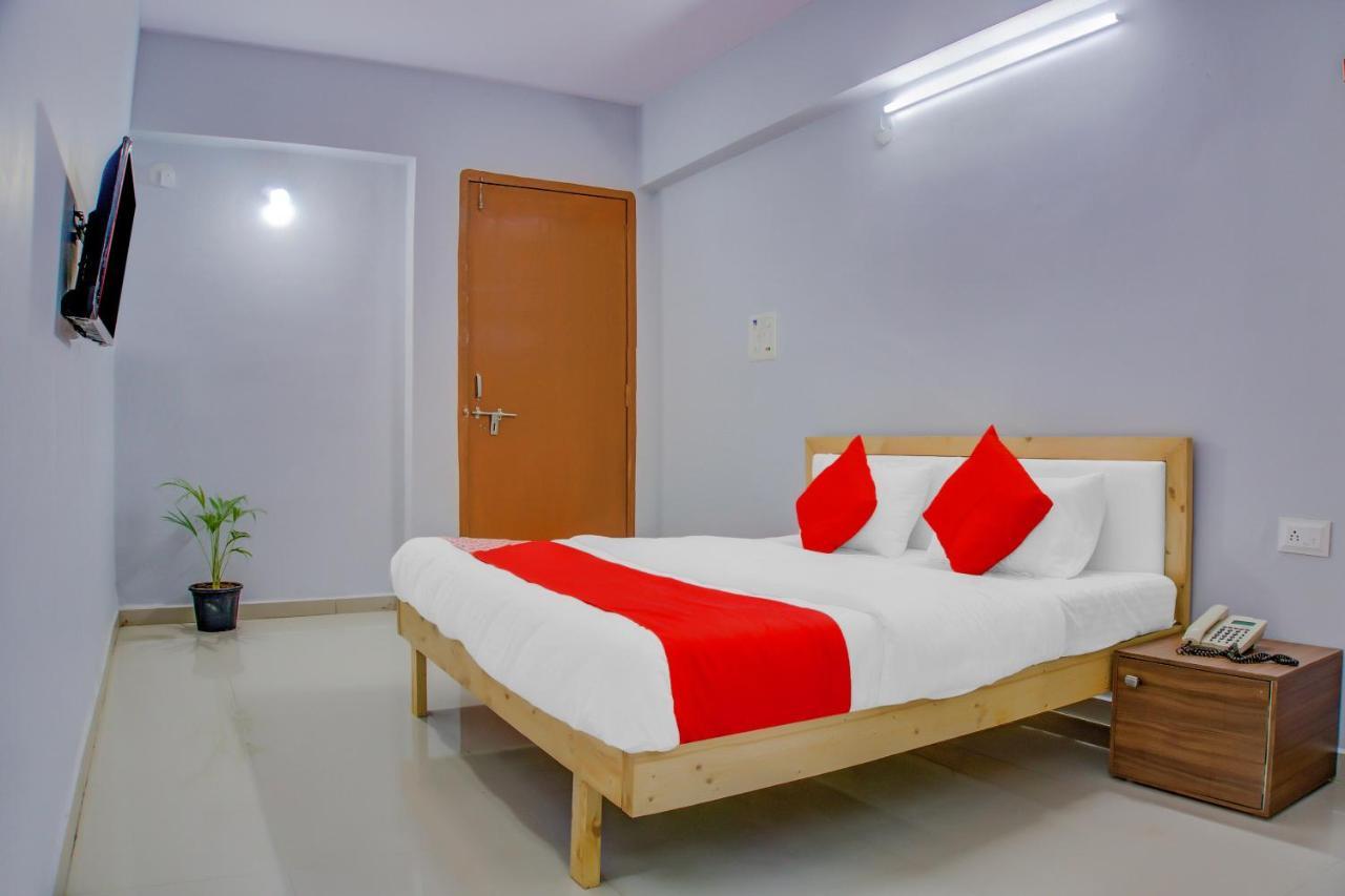 Oyo 75173 Hotel Regency Сурат Екстер'єр фото