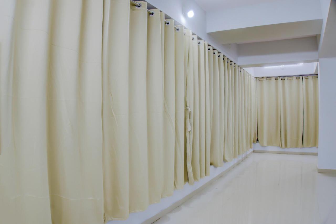 Oyo 75173 Hotel Regency Сурат Екстер'єр фото