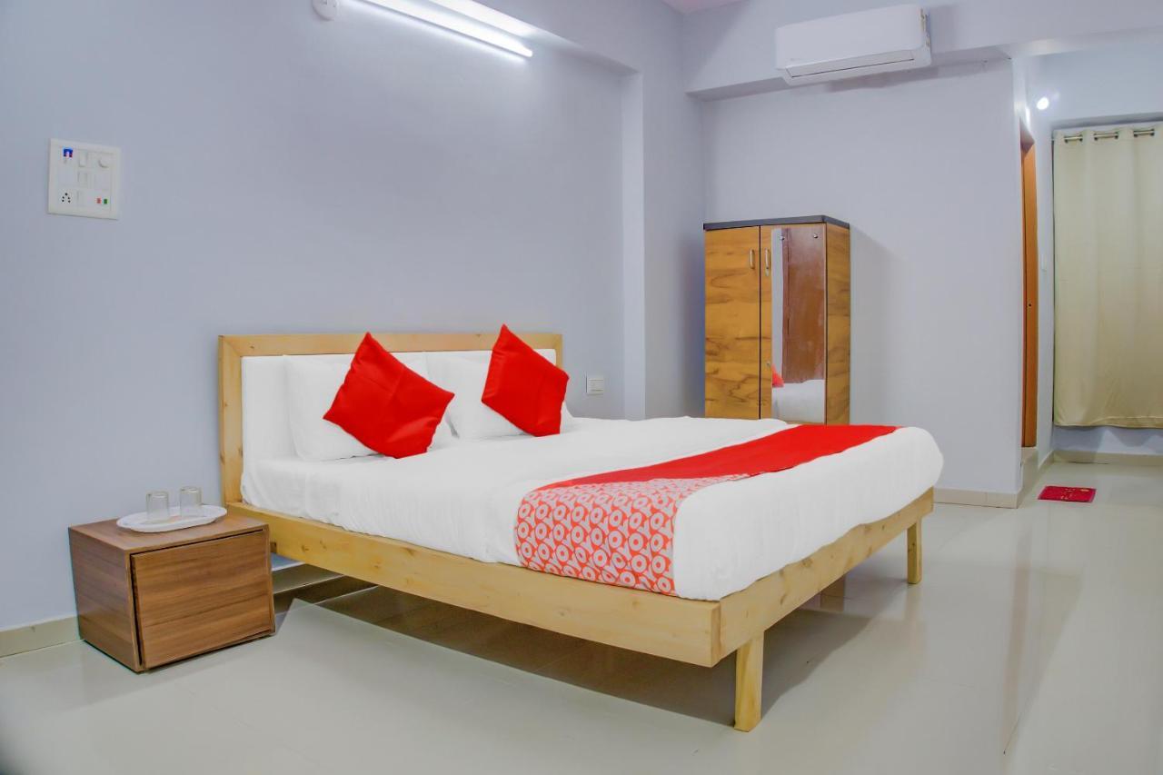 Oyo 75173 Hotel Regency Сурат Екстер'єр фото